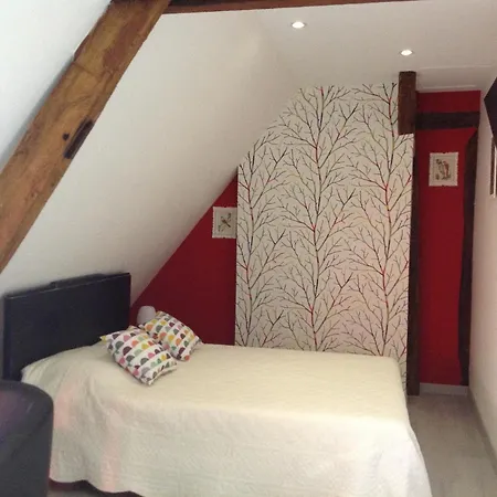 D'hote Du Houssay A 72320 Varennes (Yonne)